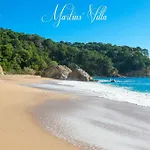 Martin \'S Villa. House On The Beach With Pool