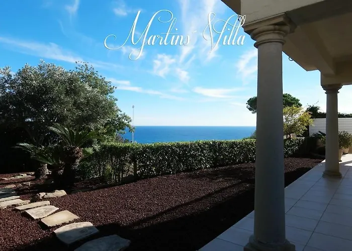 Martin \'S Villa. House On The Beach With Pool