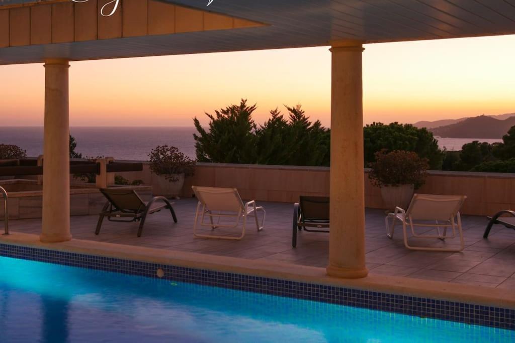 Martin 's Villa. House On The With Pool Lloret de Mar