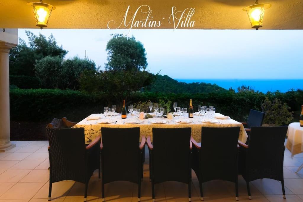 Martin 's Villa. House On The With Pool Villa Lloret de Mar
