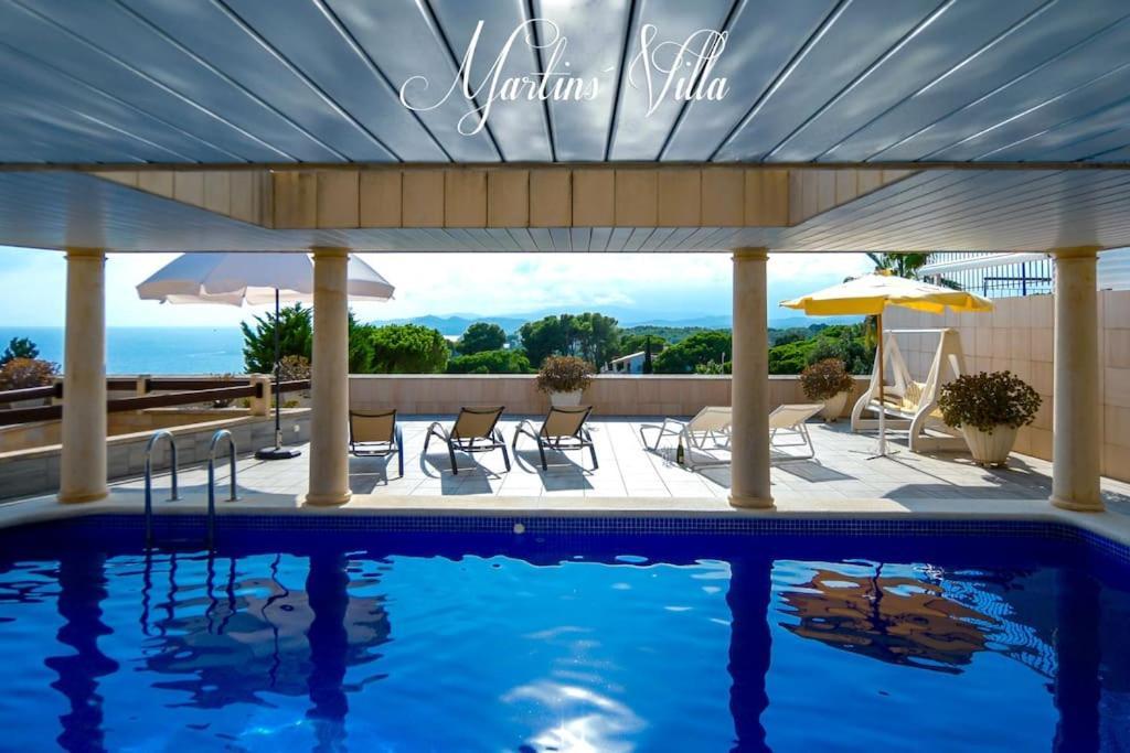 Martin 's Villa. House On The With Pool Villa Lloret de Mar